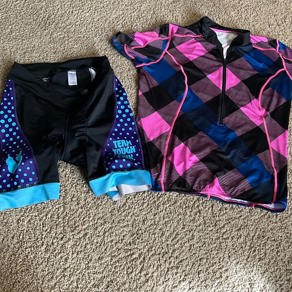 She beest , two piece cycling size extra large